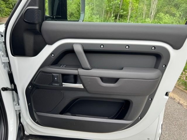 New 2026 Fuji White Land Rover X-Dynamic SE image 18
