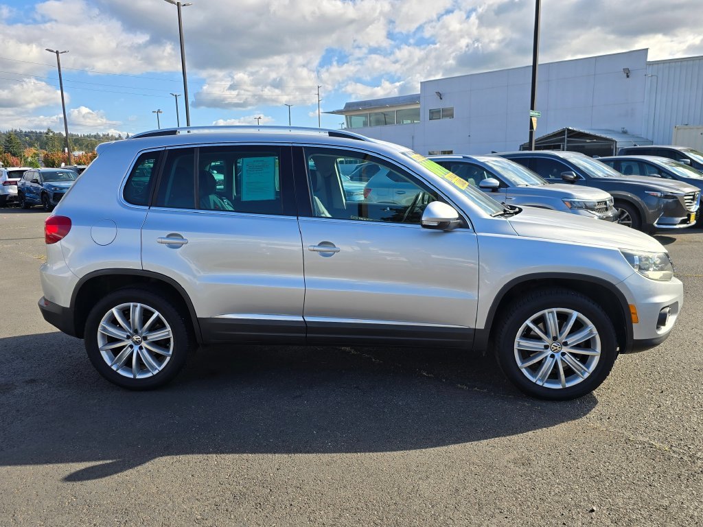 Used 2012 Silver Volkswagen SE image 6