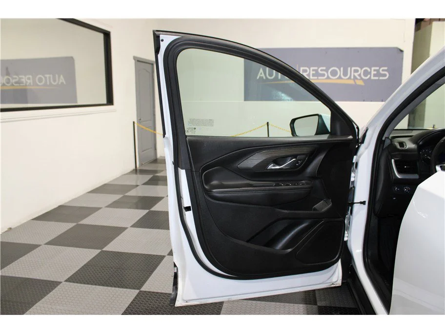 Used 2022 Summit White GMC SLE image 11