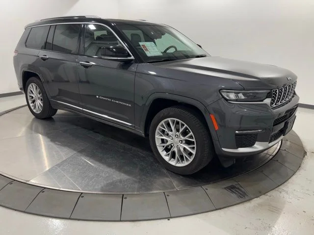 Used 2024 Gray Jeep Summit image 7