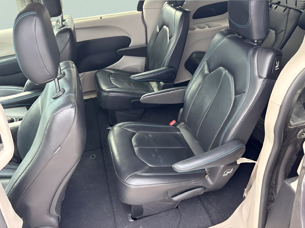 Used 2021 Gray Chrysler Touring L image 10