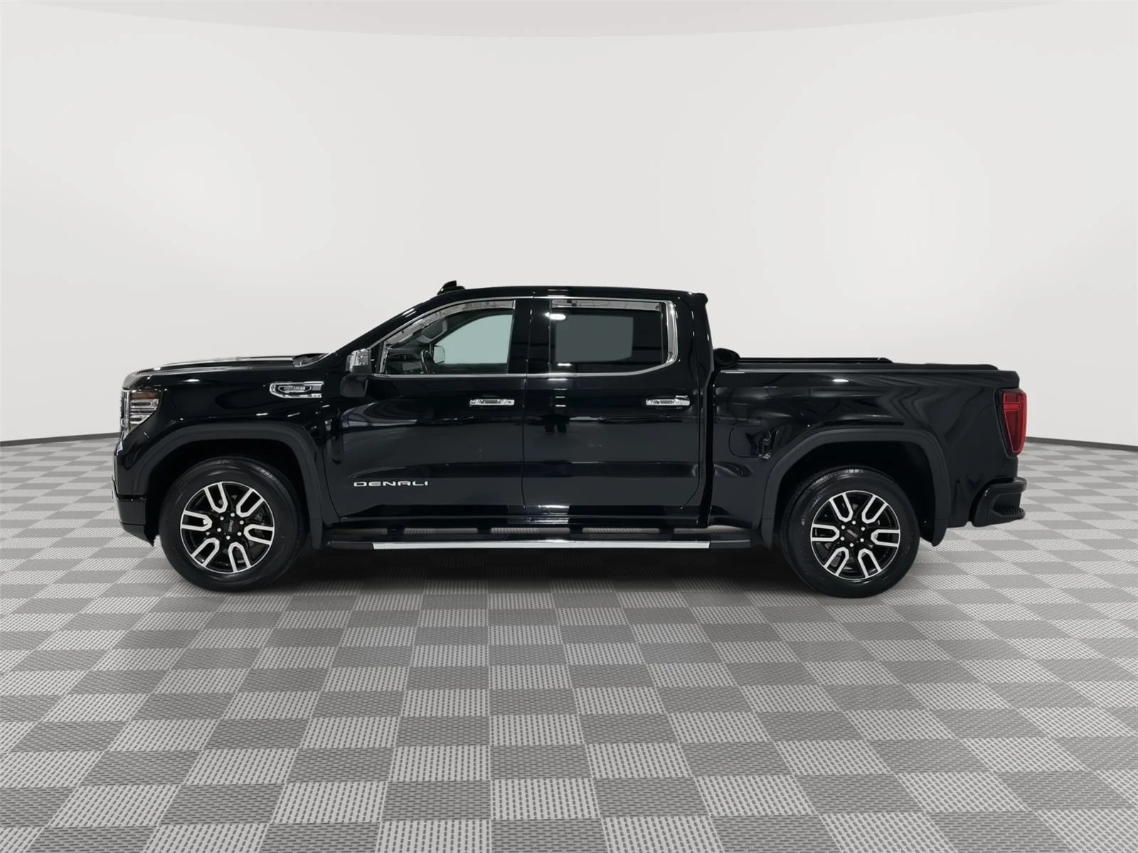 Used 2022 GMC Sierra 1500 Denali Denali with VIN 3GTUUGET1NG638925 for sale in Alexandria, Minnesota