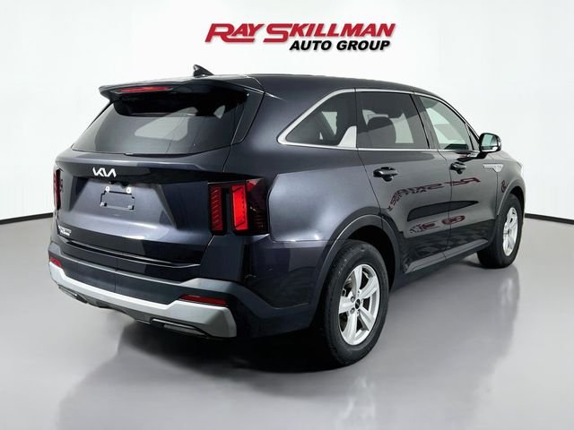 Used 2025  Kia LX image 7