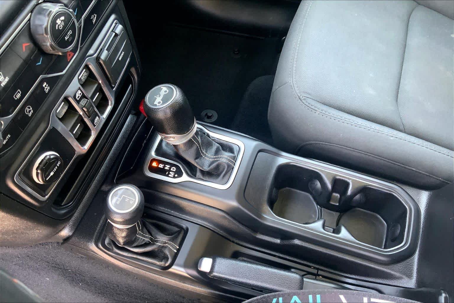 Used 2019 Black Clearcoat Jeep Sahara image 17