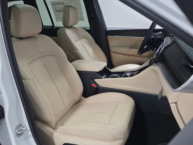 New 2026 Bright White Clear-Coat Exterior Paint Jeep Limited image 17