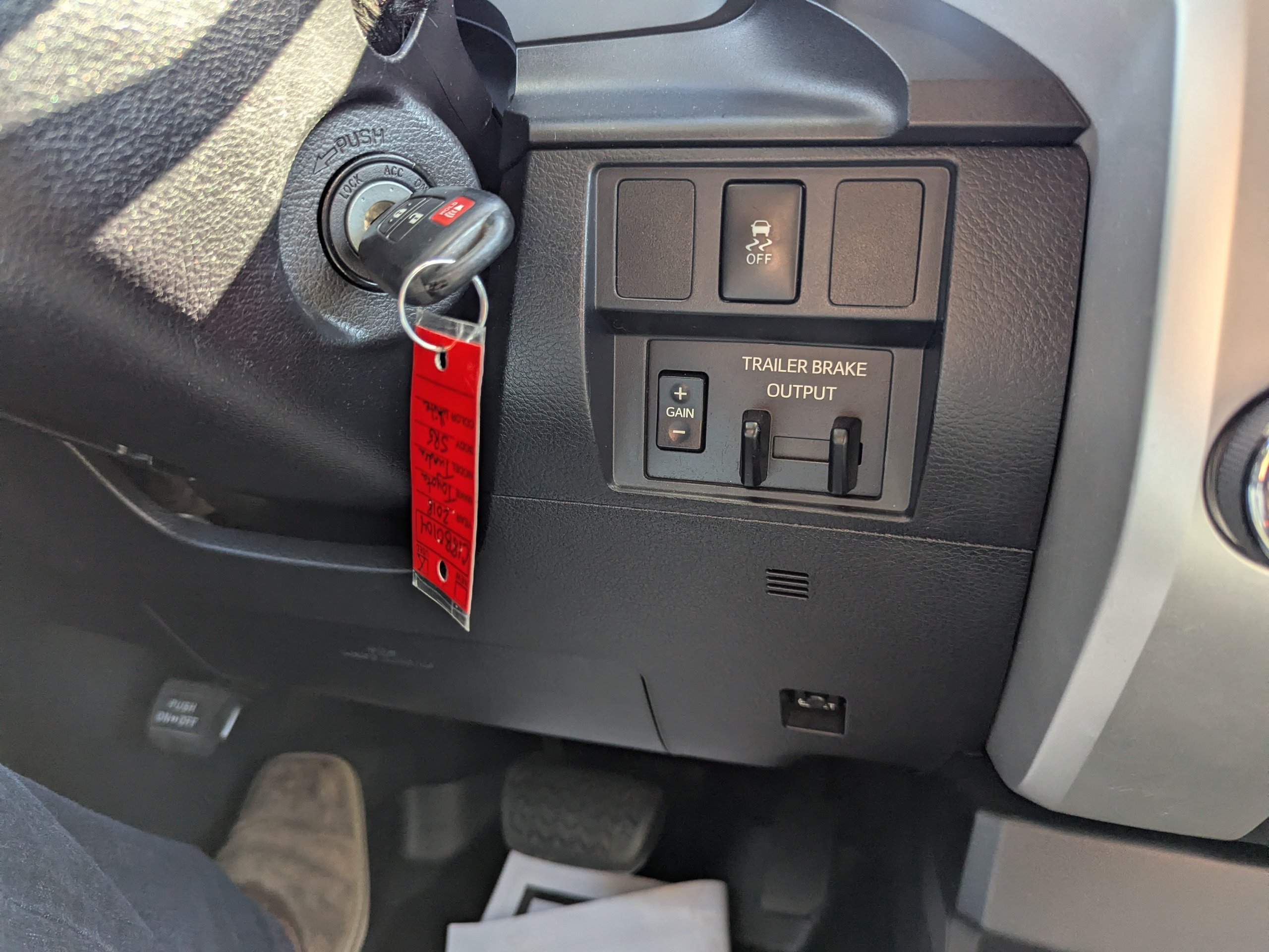 Used 2018 White Toyota SR5 image 19