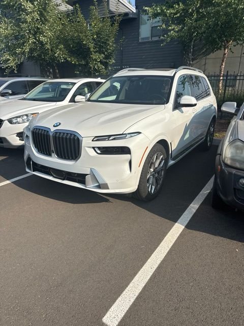 Used 2025 White BMW xDrive40i image 2