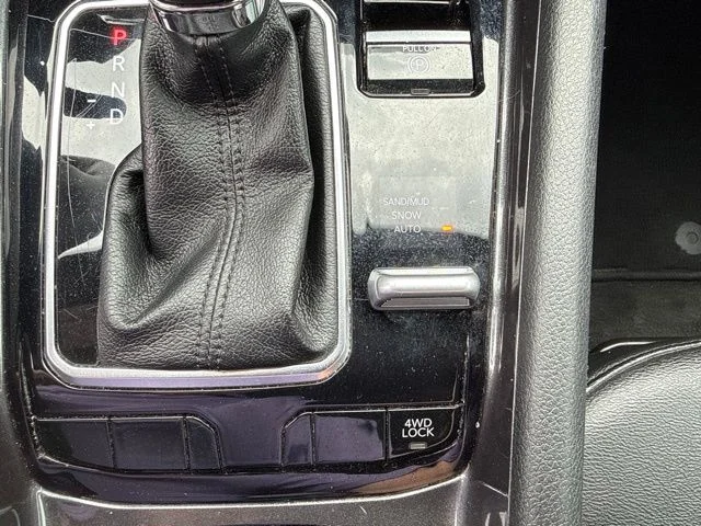Used 2024  Jeep Latitude image 40