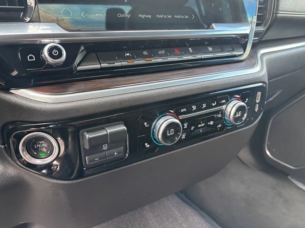 Used 2025 White GMC SLT image 20