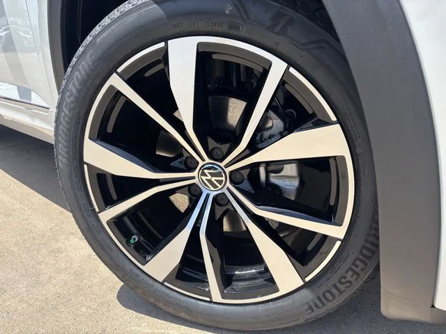 New 2026 White Volkswagen 2.0T SEL Premium R-Line image 10