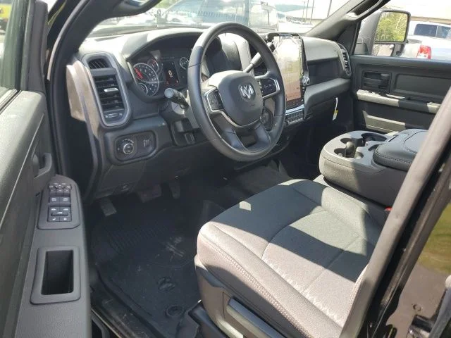 New 2026 Diamond Black Crystal Pearl-Coat Exterior Paint RAM Tradesman image 12