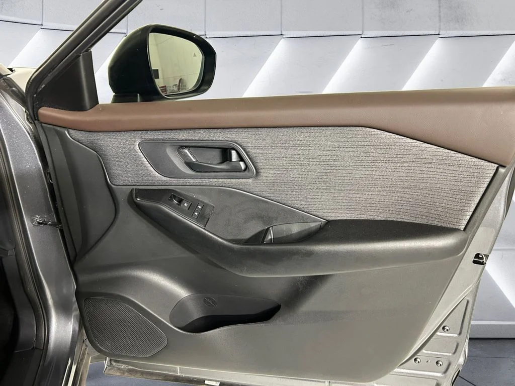 Used 2023 Gray Nissan S image 15