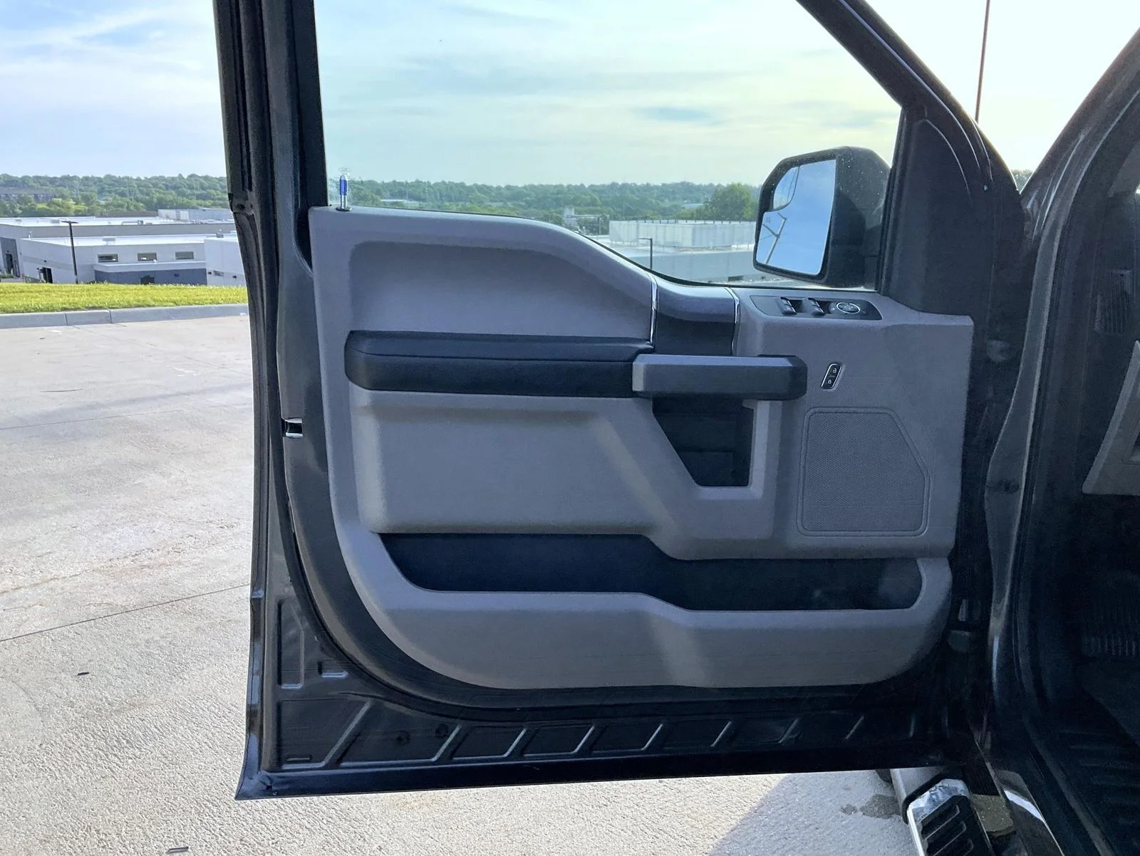 Used 2018 Gray Ford XLT image 10