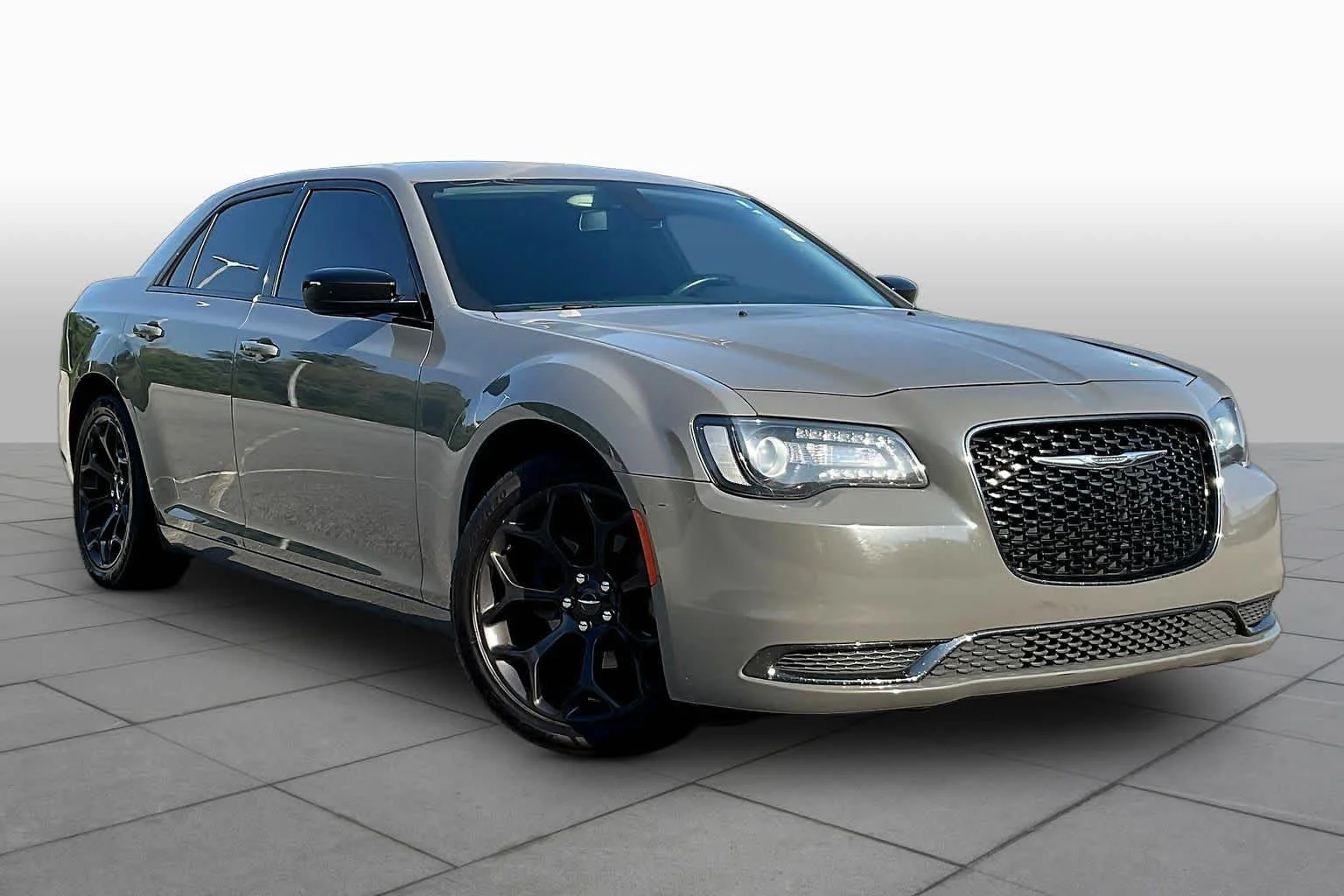 Used 2019 Ceramic Grey Clearcoat Chrysler Touring image 3