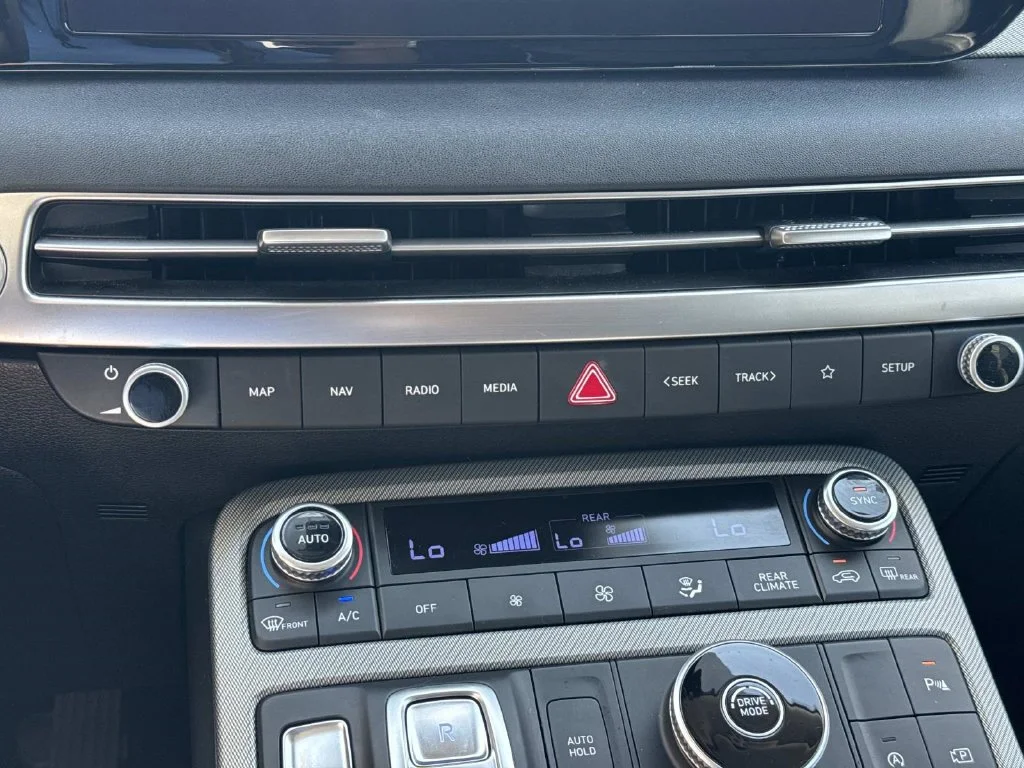 Used 2025 Gray Hyundai SEL image 41