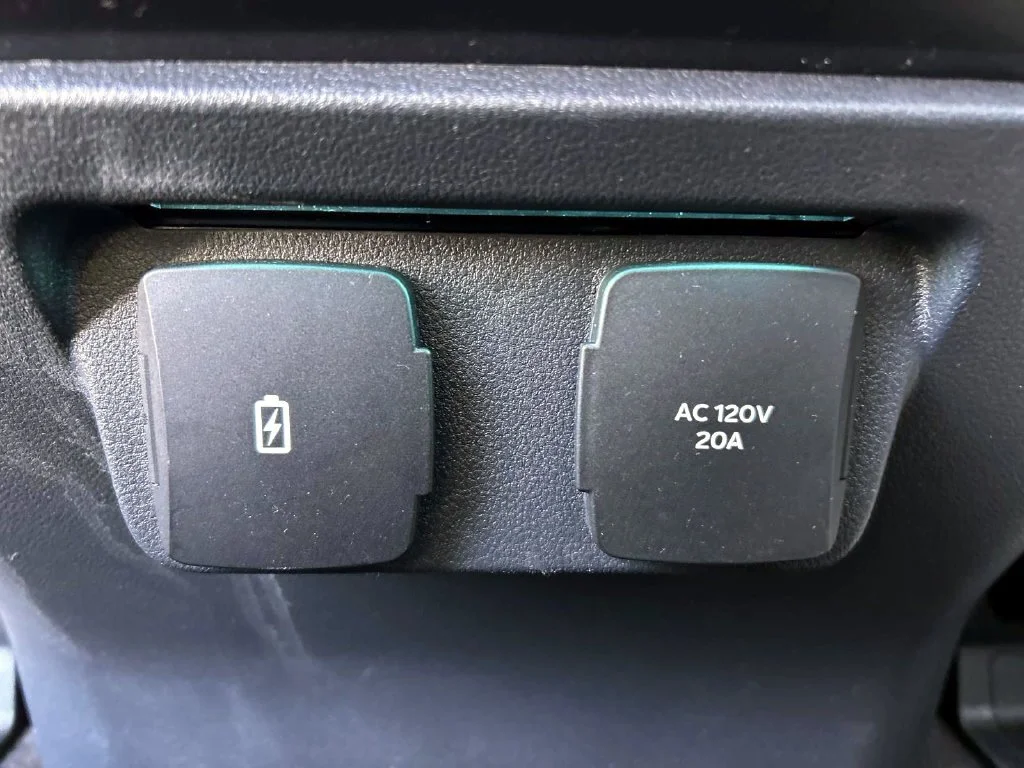 Used 2023 Black Metallic Ford Lariat image 20