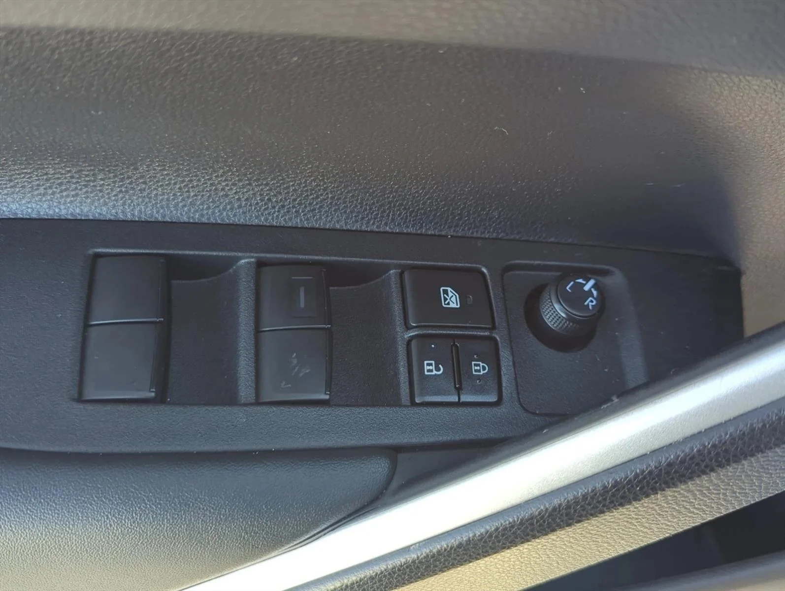 Used 2025 Sonic Silver Toyota LE image 8