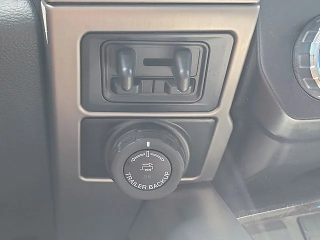 Used 2022 White Ford Platinum image 29