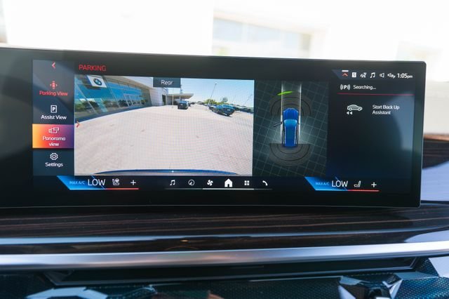 New 2026 Tanzanite Blue II Metallic BMW xDrive50e image 31
