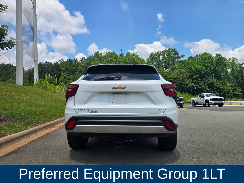Used 2024 Summit White Chevrolet LT image 4
