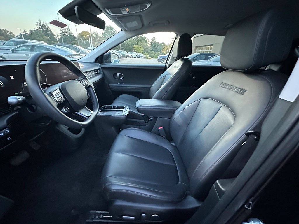 Used 2025 Black Hyundai SEL image 10