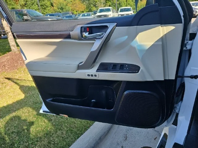 Used 2021 White Lexus 460 image 28