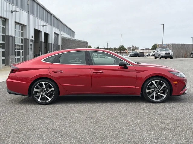 Used 2021 Red Hyundai SEL Plus image 14