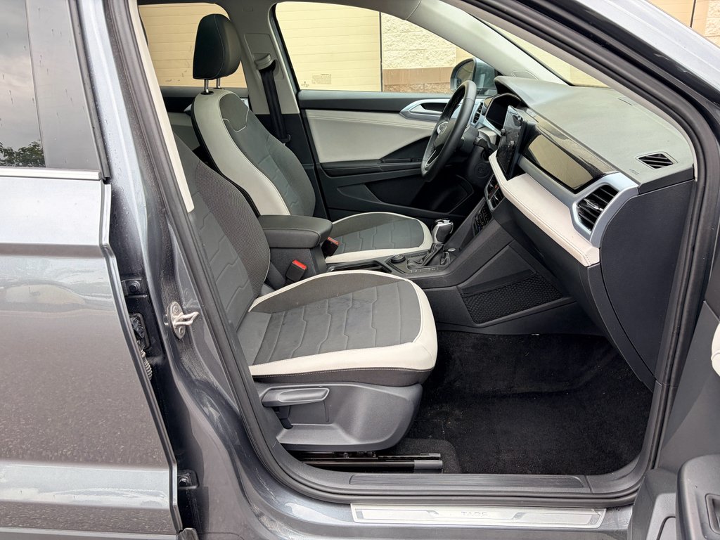 Used 2025 Platinum Gray Metallic Volkswagen SE image 16