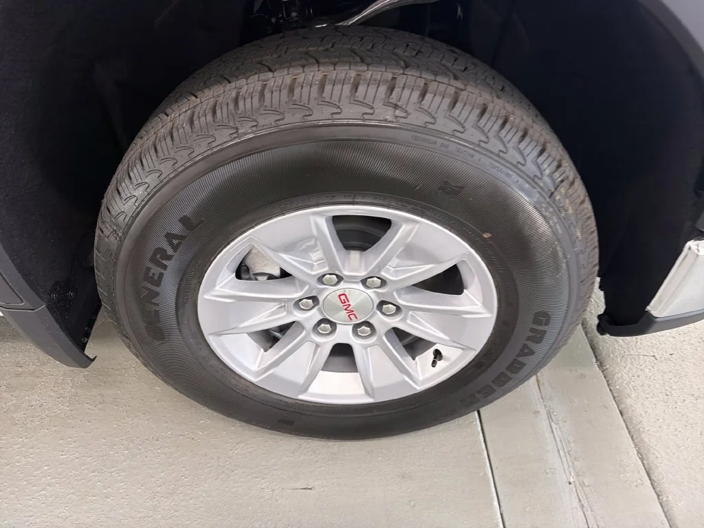 New 2026 Summit White GMC Pro image 4