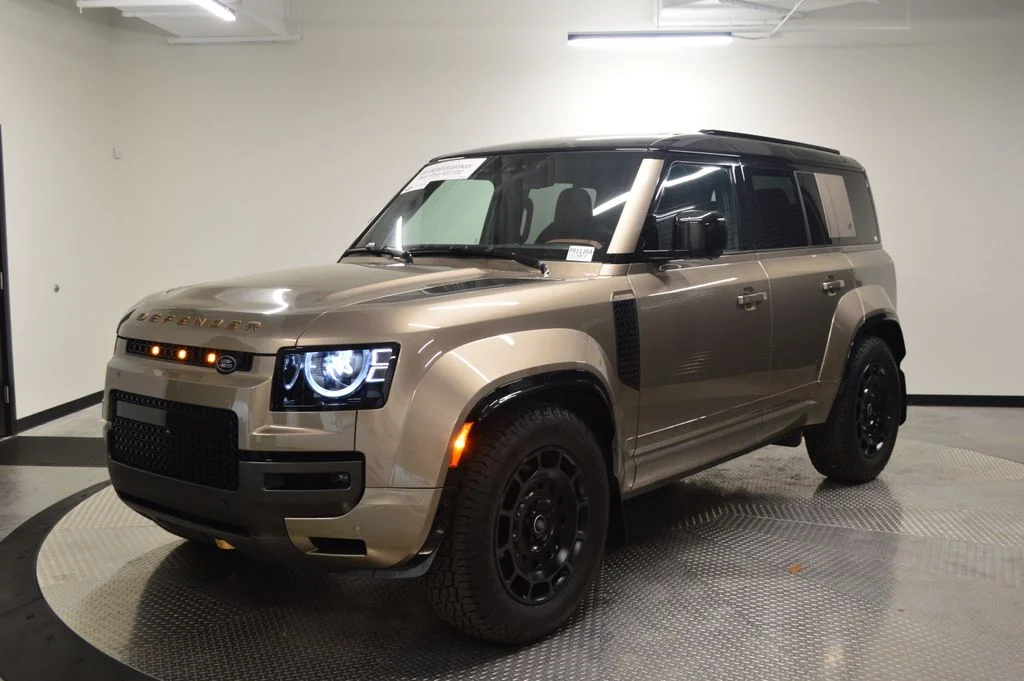 Certified Used 2025 Gondwana Stone Metallic Land Rover V8 image 1