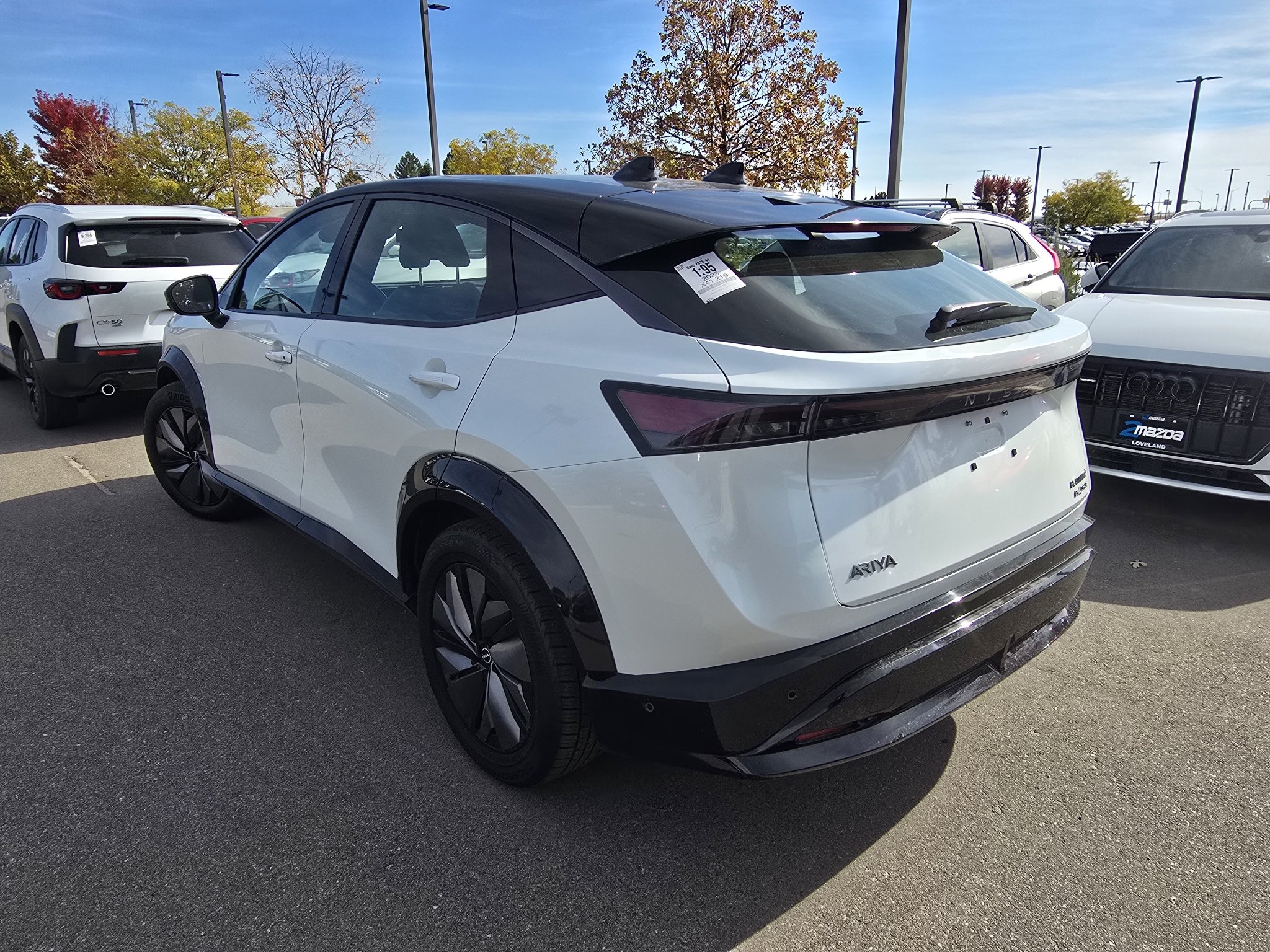 Used 2023 Everest White Pearl Tricoat/Black Diamond Pearl Nissan PLATINUM+ image 3