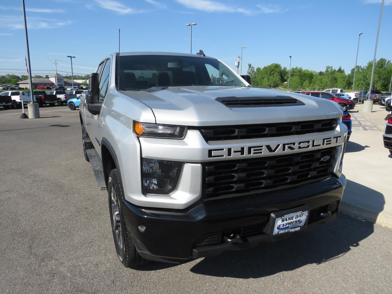 Used 2021 Silver Ice Metallic Chevrolet Custom image 4