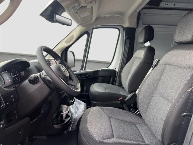 New 2026 Bright White Clearcoat RAM Tradesman image 24
