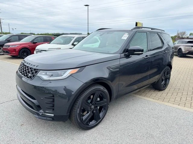 2026 Land Rover Discovery P300 Dynamic SE's photo