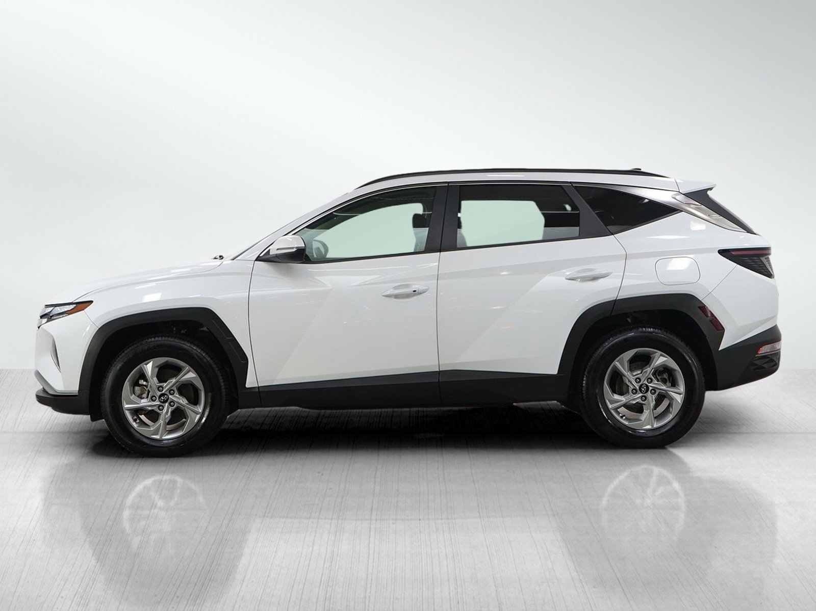 Used 2022 Hyundai Tucson SEL with VIN KM8JBCAE2NU033653 for sale in Minneapolis, Minnesota