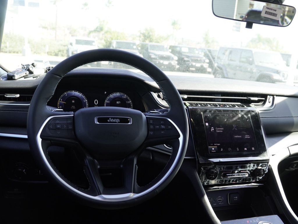 New 2026 Baltic Gray Metallic Clear-Coat Exterior Paint Jeep Laredo X image 28