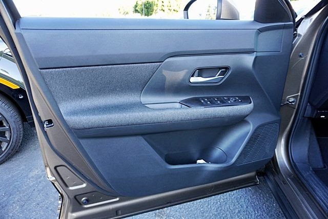 Used 2025 Brown Nissan SV image 21