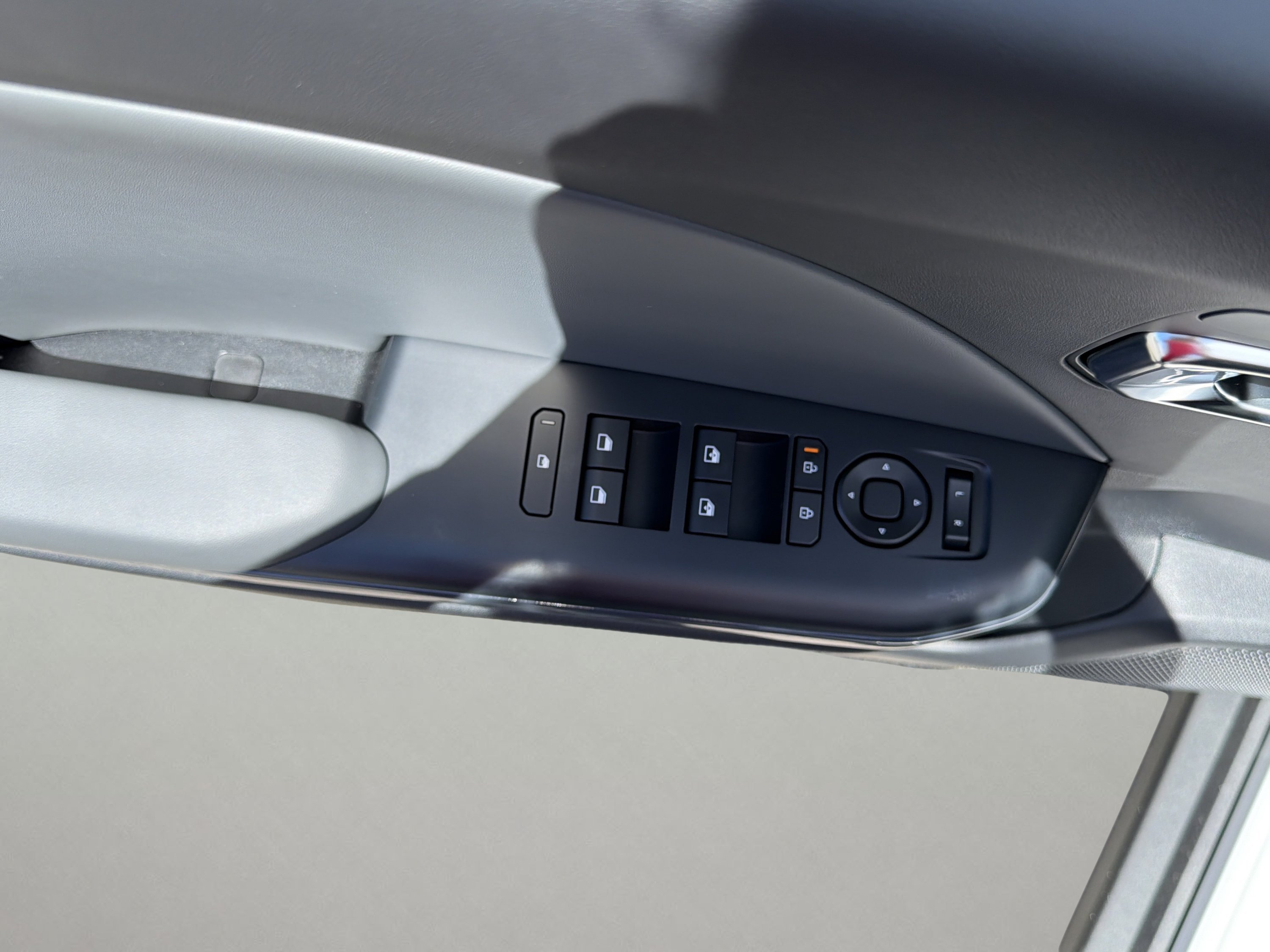 New 2026 Snow White Pearl Kia EX image 17