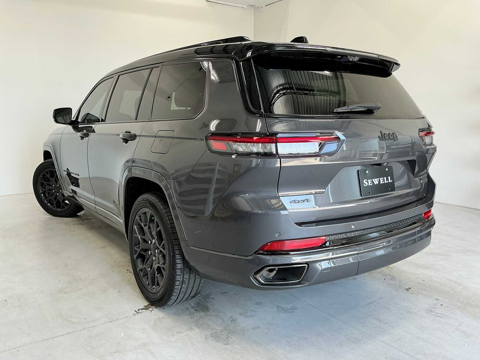 Used 2024 Baltic Gray Metallic Clearcoat Jeep Summit image 7