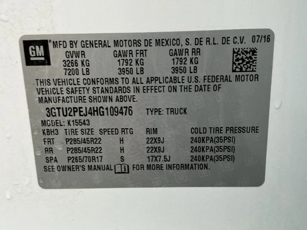 Used 2017 WHITE FROST TRICOAT GMC Denali image 30