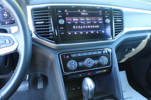 2022 Volkswagen Atlas SE w/Tech - Photo 9
