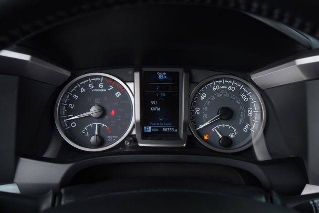 Used 2021  Toyota SR5 image 23