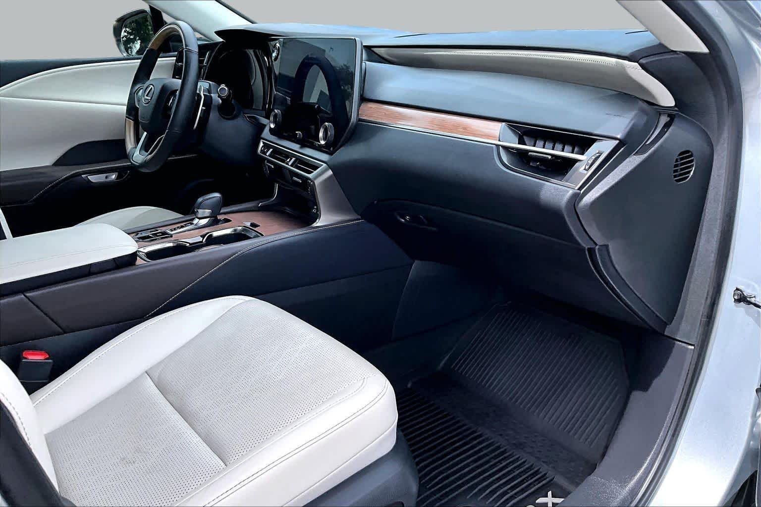 Used 2024 Iridium Lexus Premium Plus image 19
