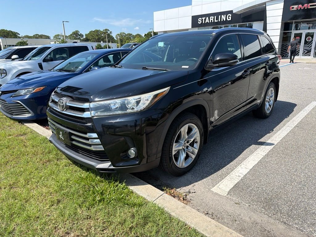 Used 2017 Blue Toyota  image 1