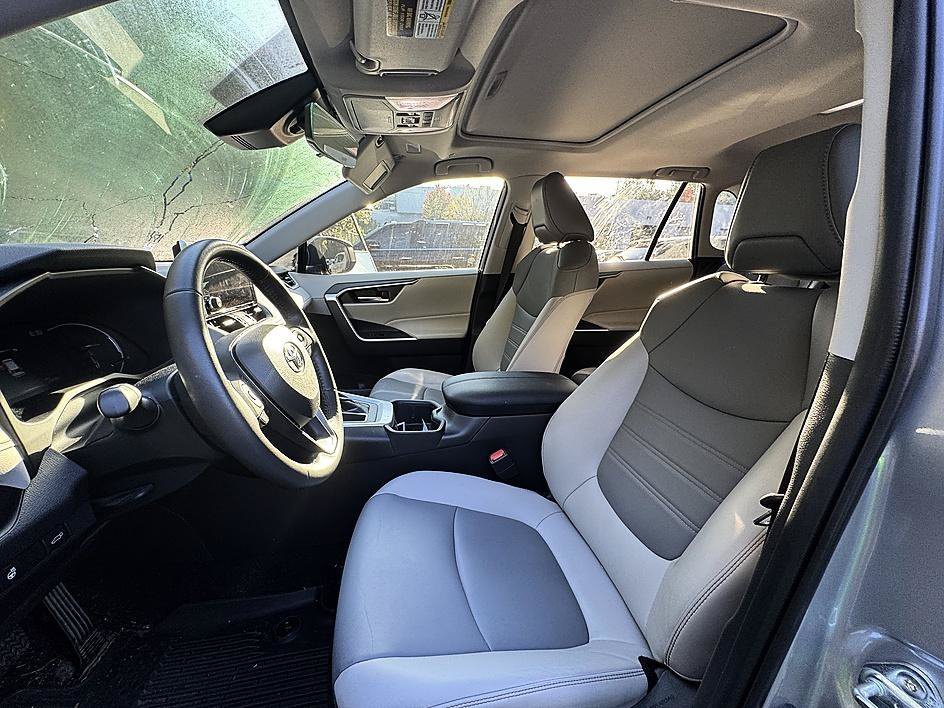 Used 2024 Silver Sky Metallic Toyota XLE Premium image 9