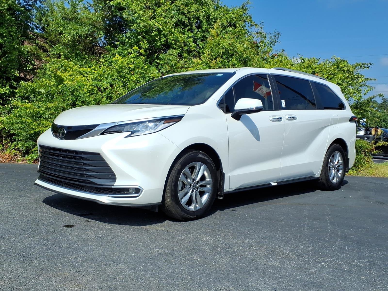 Used 2026 Wind Chill Pearl Toyota Limited image 1