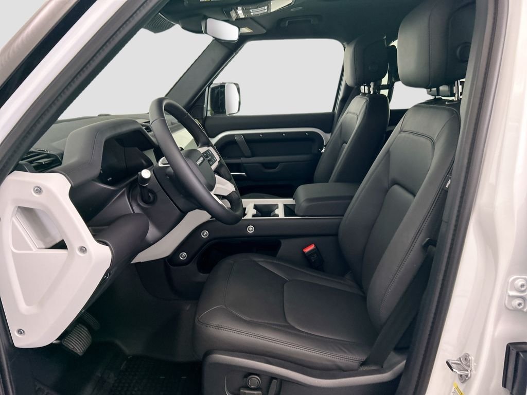 New 2026 Fuji White Land Rover X-Dynamic SE image 18