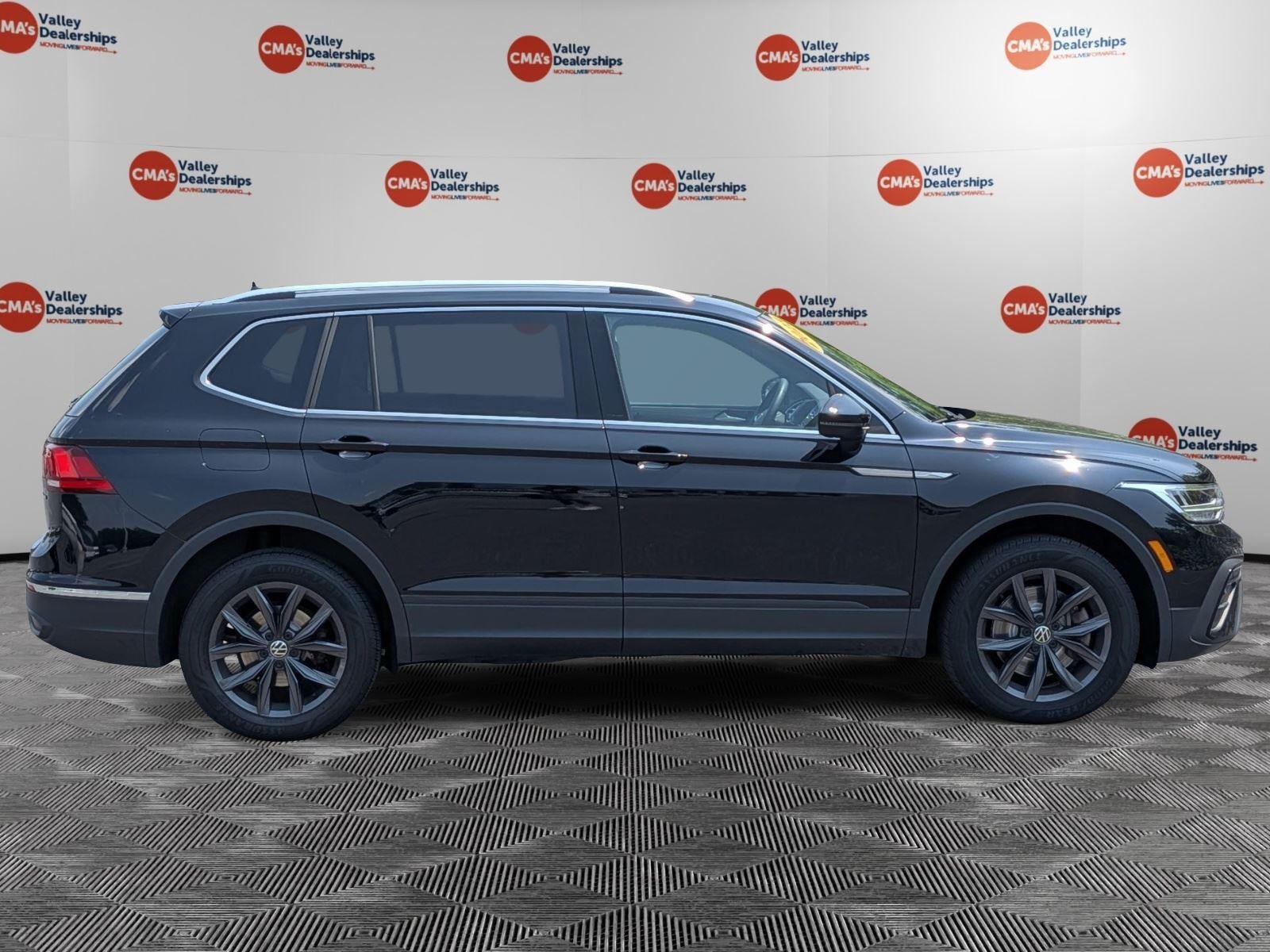 Used 2023 Deep Black Pearl Volkswagen SE image 4
