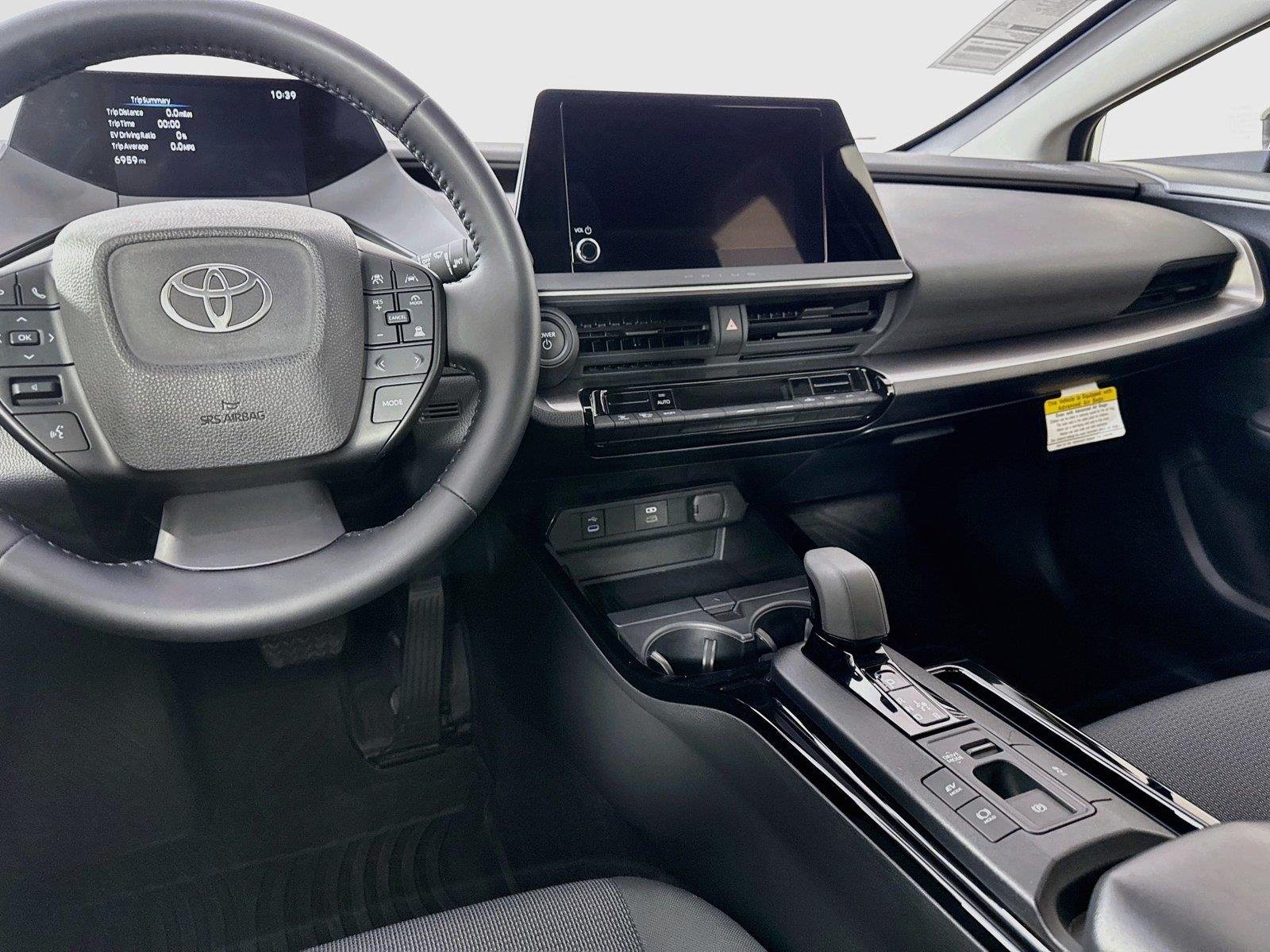 Used 2025 Wind Chill Pearl Toyota LE image 29