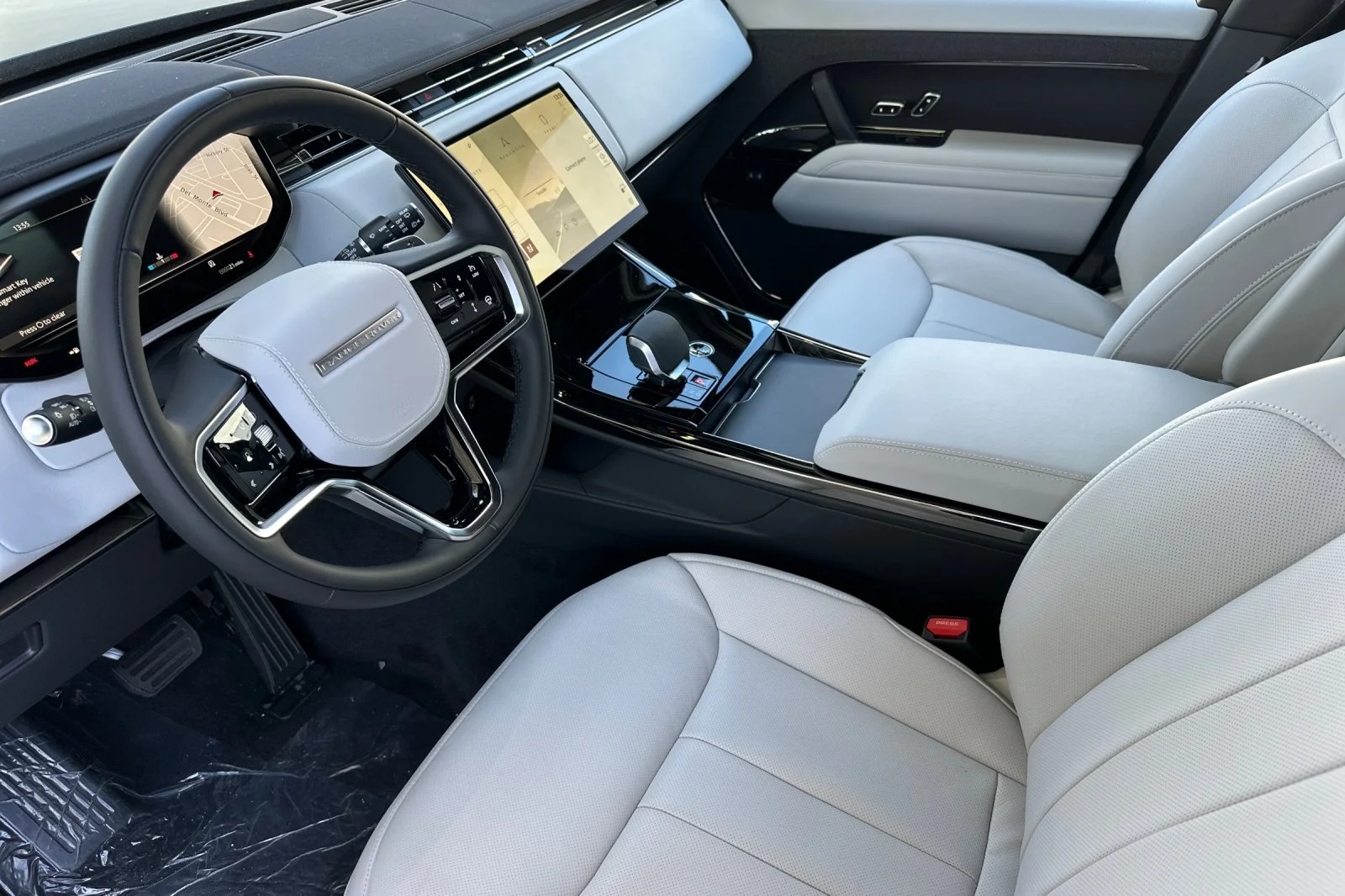 New 2026 Varesine Blue Land Rover SE image 9